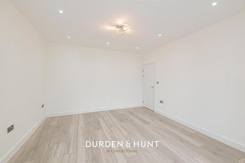 undefined, Donington Avenue, Barkingside, IG6