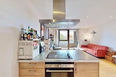 2 bedroom apartment for sale, Chamberlain Court, London, SE16