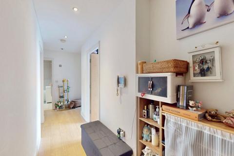 2 bedroom apartment for sale, Chamberlain Court, London, SE16