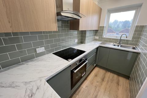 1 bedroom flat for sale, Whitefield Road, New Milton, Hampshire. BH25 6DF
