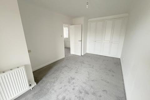 1 bedroom flat for sale, Whitefield Road, New Milton, Hampshire. BH25 6DF