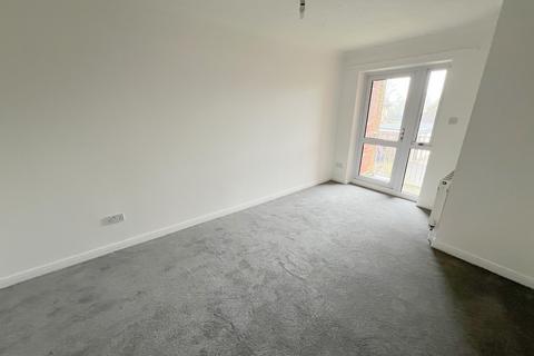 1 bedroom flat for sale, Whitefield Road, New Milton, Hampshire. BH25 6DF