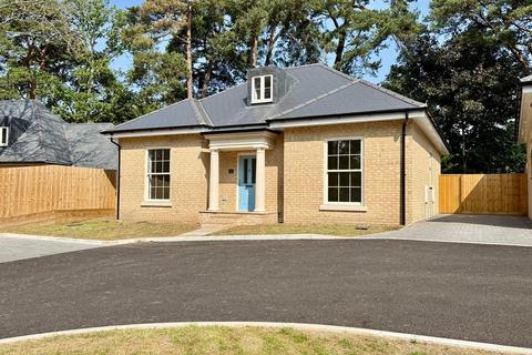 Woolsbridge Road, Ashley Heath, BH24