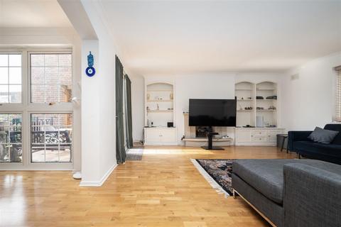 3 bedroom apartment to rent, Robert Close, Little Venice, W9