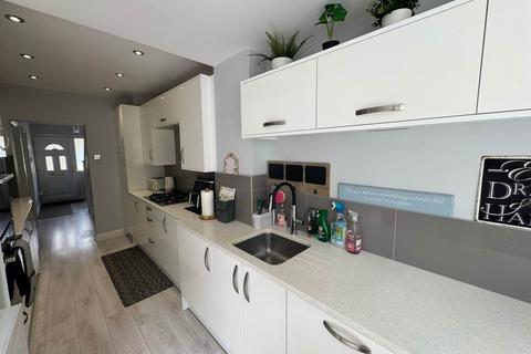 4 bedroom semi-detached house for sale, The Meadows, Brentwood CM13