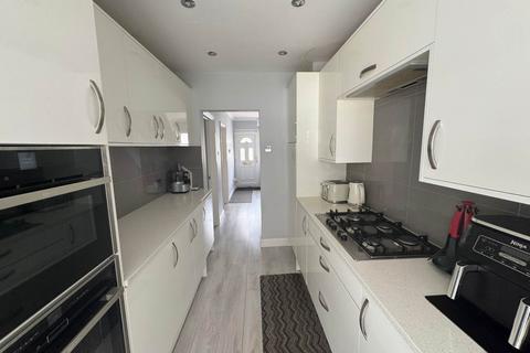 4 bedroom semi-detached house for sale, The Meadows, Brentwood CM13