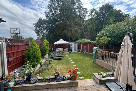 7 The Meadows, Ingrave, Brentwood, CM13 3RL
