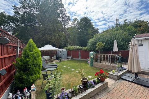 7 The Meadows, Ingrave, Brentwood, CM13 3RL