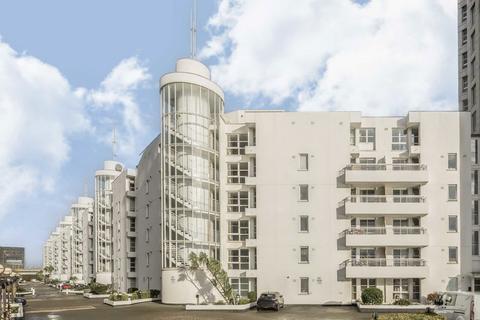2 bedroom flat for sale, Barrier Point Road, London E16