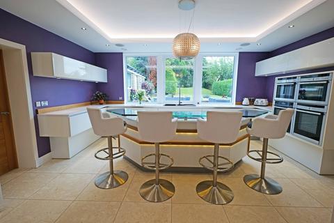 Welwyn Rainhall Crescent, Barnoldswick, BB18 6BS