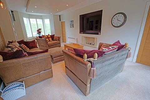 Welwyn Rainhall Crescent, Barnoldswick, BB18 6BS
