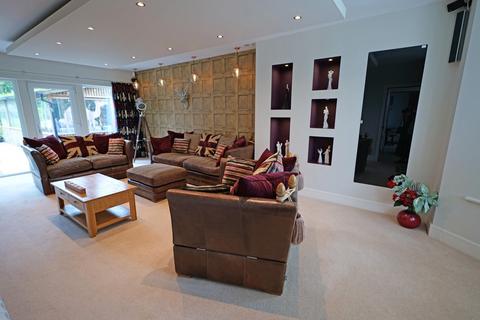 Welwyn Rainhall Crescent, Barnoldswick, BB18 6BS