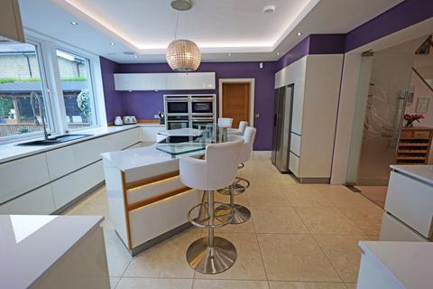 Welwyn Rainhall Crescent, Barnoldswick, BB18 6BS
