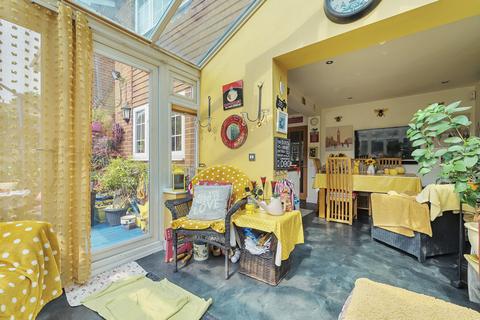3 bedroom detached house for sale, Fairview Gardens, Farnham, Surrey, GU9