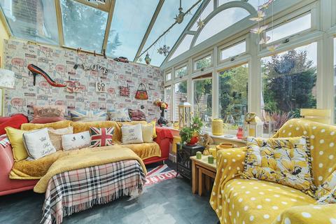 3 bedroom detached house for sale, Fairview Gardens, Farnham, Surrey, GU9