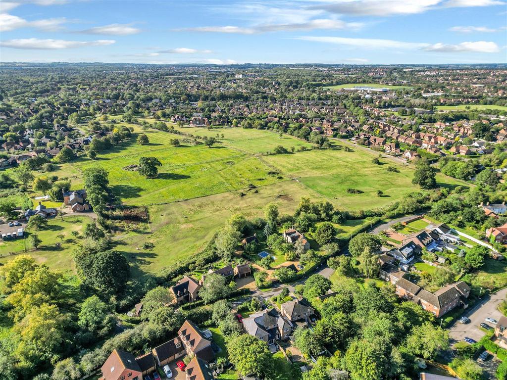 Loughton5.jpg