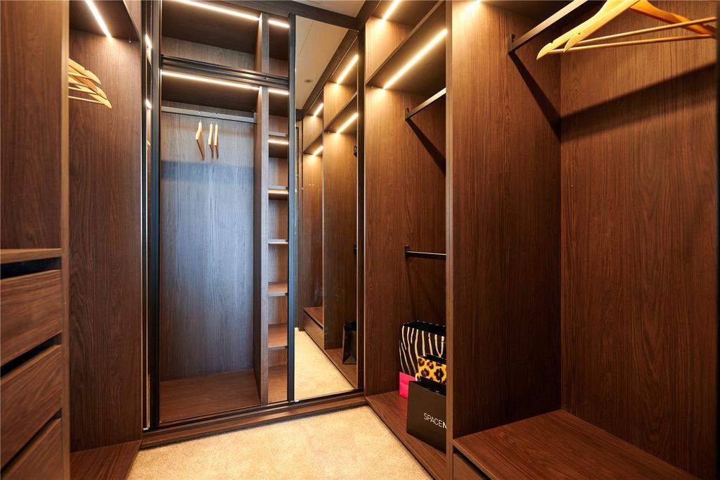 Walk-In Wardrobe