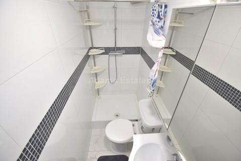 1 bedroom in a house share to rent, Falcon Avenue, Reading