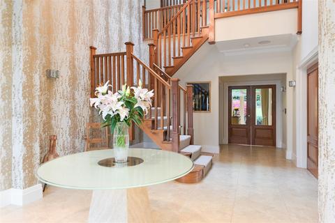 6 bedroom detached house to rent, Sandy Lane, Kingswood, Tadworth