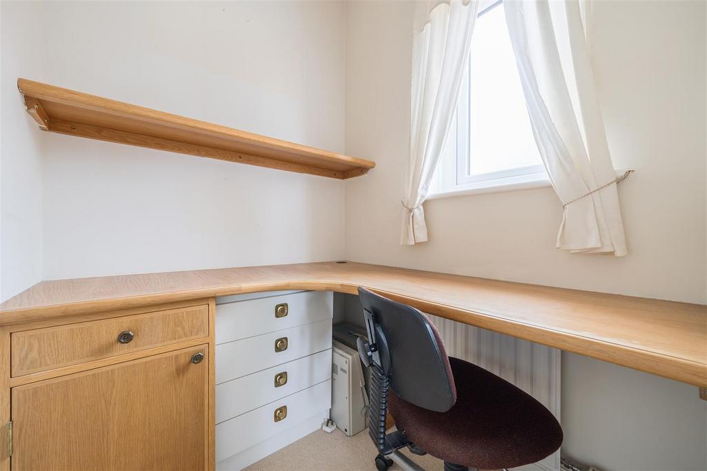 Dressing room / home office space