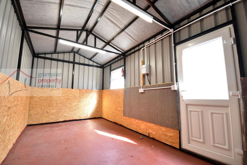 Garage .JPG