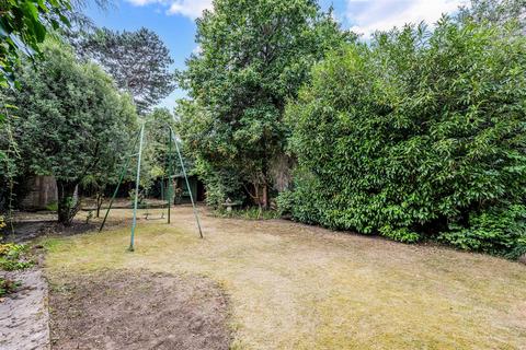 5 bedroom detached house to rent, Cheam Road, Epsom