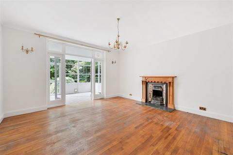 5 bedroom detached house to rent, Cheam Road, Epsom