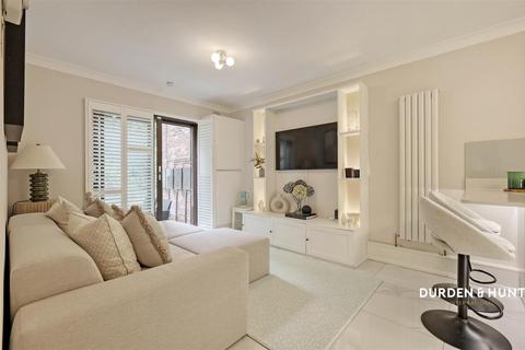 2 bedroom apartment for sale, Station Approach, Theydon Bois, CM16