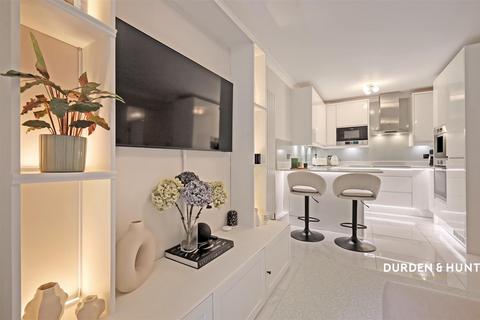 2 bedroom apartment for sale, Station Approach, Theydon Bois, CM16