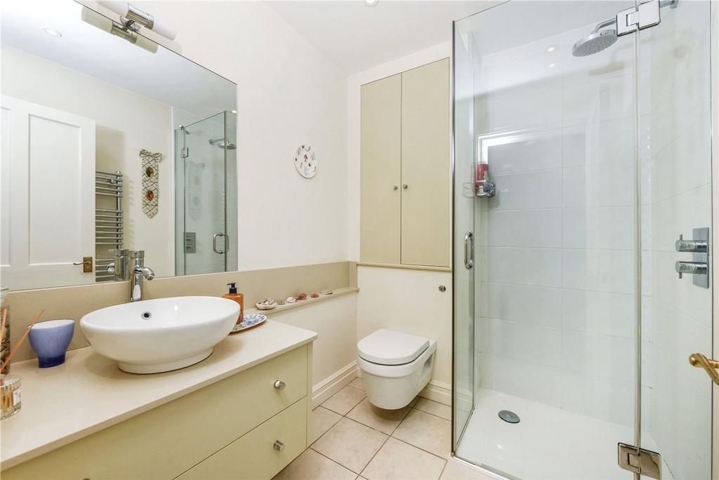 Family Shower Rm