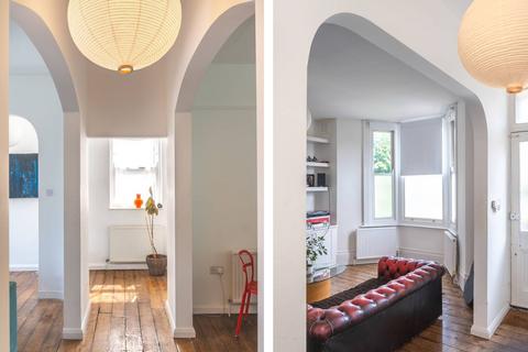 2 bedroom maisonette for sale, Malvern Road, London Fields, London, E8