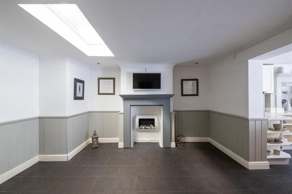 82 Lesbourne Rd internals-12.jpg