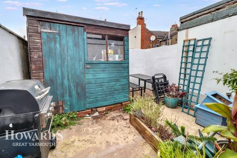 3 bedroom end of terrace house for sale, East Road, Great Yarmouth