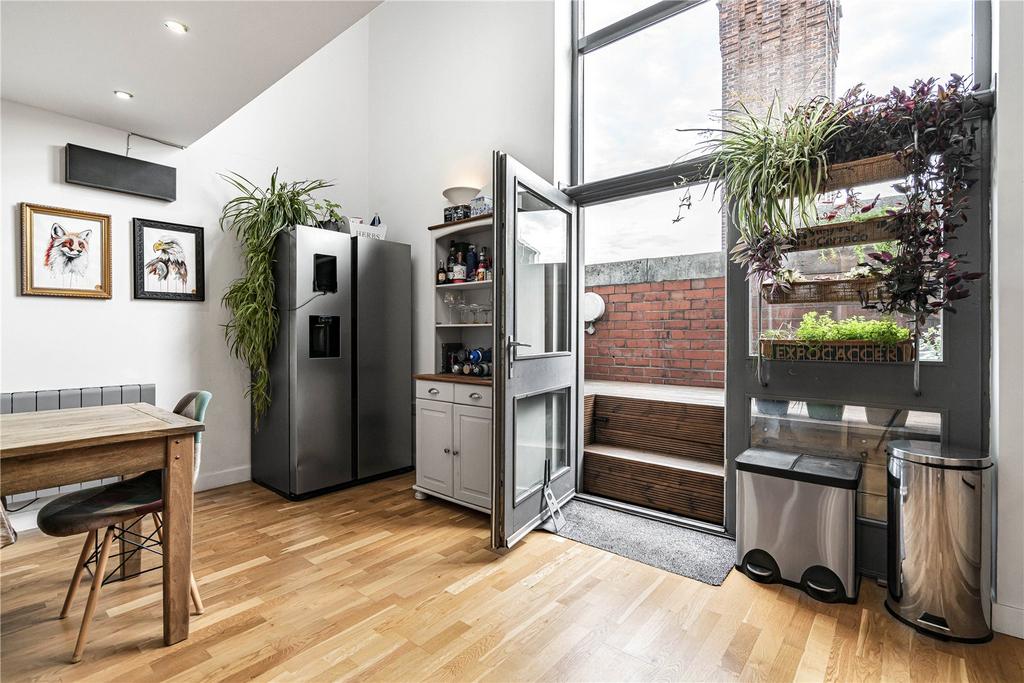 Dining/Kitchen