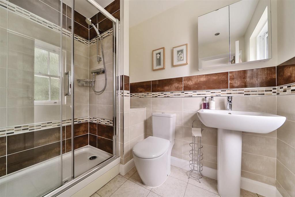 Ensuite 2.jpg