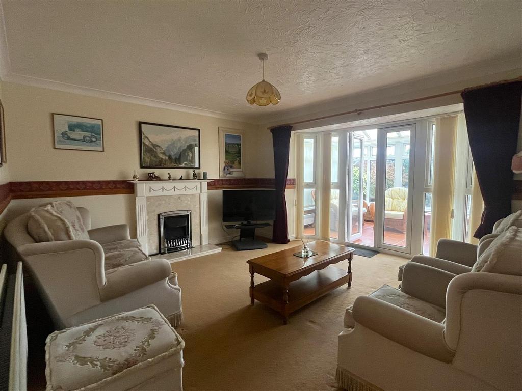 1 Dud way Living room