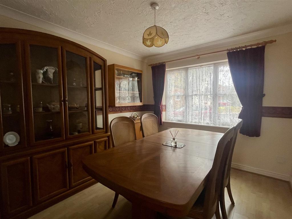 1 Dud Way dining room