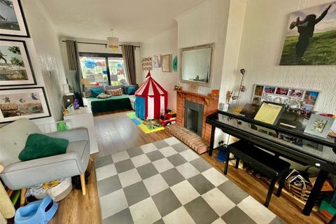 3 bedroom semi-detached house for sale, Dorothy Evans Close, Bexleyheath, Kent, DA7