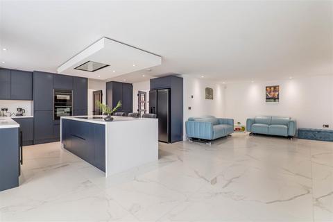5 bedroom detached house for sale, Bannister Brook Gardens, Leyland
