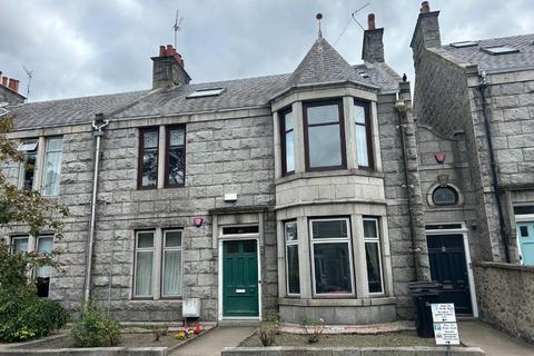 3 bedroom apartment to rent, Cairnfield Place, West End, Aberdeen, AB15