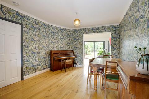 17 Highdown Avenue, Emmer Green, Reading, RG4 8QT