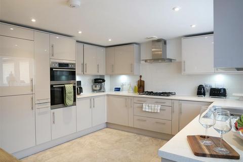 16 Angell Drive, Calne, SN11 0FW