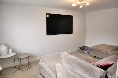 16 Angell Drive, Calne, SN11 0FW