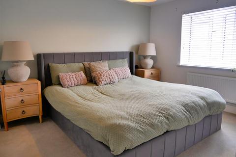 16 Angell Drive, Calne, SN11 0FW
