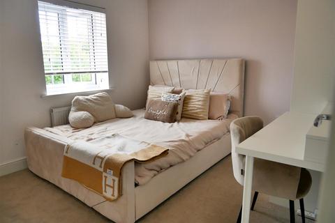 16 Angell Drive, Calne, SN11 0FW