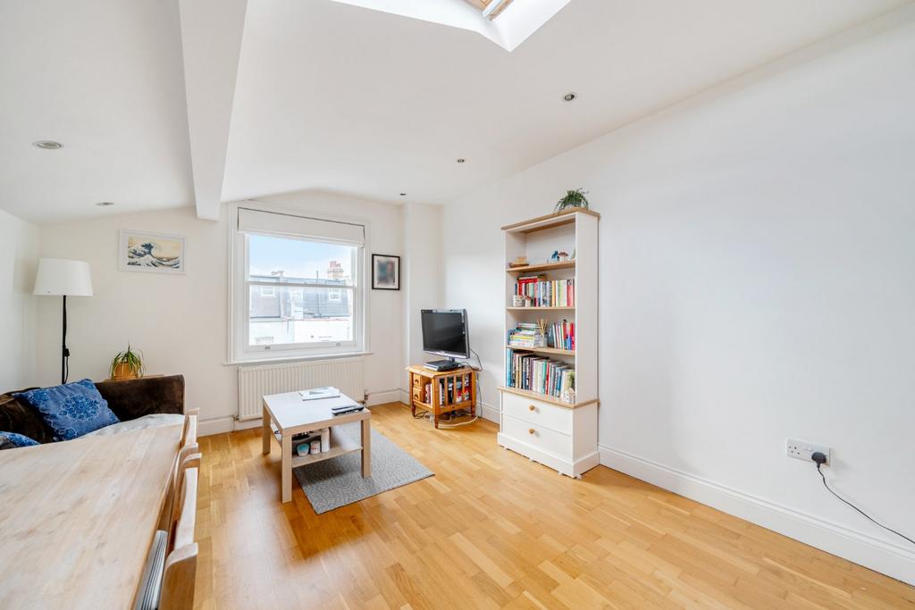 Victoria Rise Clapham Undine Street, Tooting, London, SW17 1 bed flat - £365,000