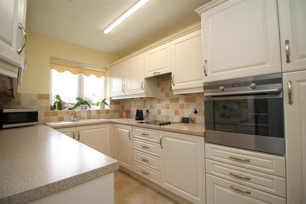 Kitchen 1 .JPG
