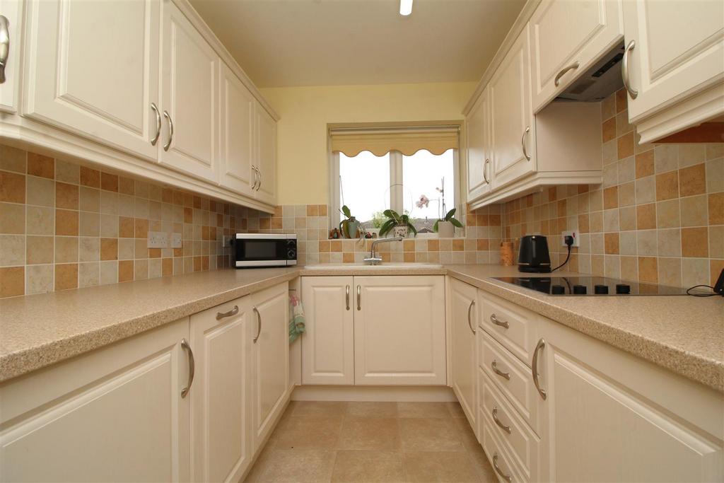 Kitchen 2 .JPG
