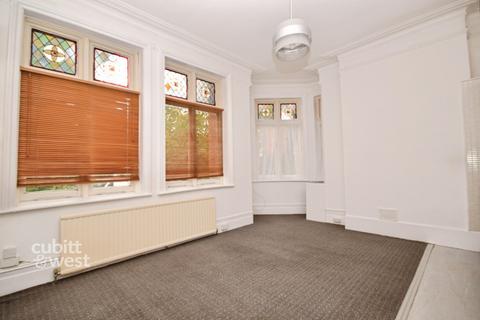 1 bedroom in a flat share to rent, Highland Road Bromley BR1