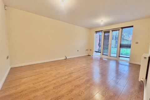 5 bedroom detached house to rent, 21 Kings Croft DriveWelton